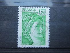 VEND BEAU TIMBRE DE FRANCE N° 2101 ; TACHES DANS LE " 1 " !!! - Usati