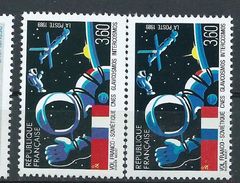 [17] Variété : N° 2571 Vol Franco-sovietique Espace Bleu Au Lieu De Violet + Normal ** - Unused Stamps
