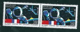 [17] Variété : N° 2571 Vol Franco-sovietique Espace Deux Planètes Bleues Tenant à Normal ** - Unused Stamps