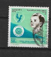 Egitto - Egypt    1974 30m SG1238 Used  Social Work Day Child And Emblem   U - Used Stamps