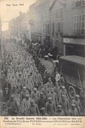 CPA 51 LES PRISONNIERS FAITS AUX COMBATS DE VILLE SUR TOURBE TRAVERSANT CHALONS SUR MARNE GUERRE 1914 1915 - Châlons-sur-Marne