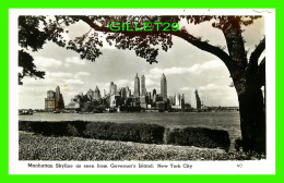 NEW YORK CITY, NY - MANHATTAN SKYLINE AS SEEN FROM GOVERNOR'S ISLAND  - ACTUAL PHOTOGRAPH - - Tarjetas Panorámicas