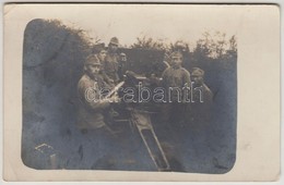Cca 1914-1918 A M. Kir. 1. Honvéd Tábori ágyús Ezred 1. ütegparancsnokságának Személyzete, Fotó, Hátulján Az Alakulat Bé - Autres & Non Classés