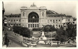 ** T4 Budapest VII. Keleti Pályaudvar, Baross-szobor, Villamosok, üzletek (vágott / Cut) - Zonder Classificatie