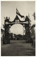 * T2/T3 1941 Apatin, Bevonulás, Díszkapu 'Szívet Szívért' Felirattal / Entry Of The Hungarian Troops, Decorated Gate. Ph - Sin Clasificación