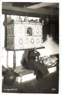 * T1 Cserépkályha A Szobában Lengyelfalván (Székelylengyelfalva), Erdélyi Folklór / Transylvanian Folklore, Tiled Stove  - Non Classificati