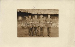 ** T2 WWI German Cigarette Smoking Soldiers, Group Photo - Non Classés