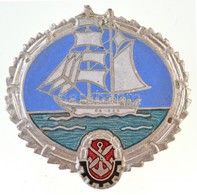 NDK ~1960-1970. Zománcozott Hajós Jelvény, Hajógépész(?) T:1-
GDR ~1960-1970. Enamelled Ships Themed Badge, Ship's Engin - Sin Clasificación