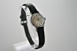 Watches : TISSOT LADIES HAND WIND - Original - Swiss Made - Running - Excelent Condition - Montres Modernes