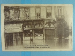 Liège Crue De La Meuse 1925-1926 Un Brassard Bleu Place Du Maréchal Foch - Liege