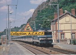 CC 72018 Et Train Corail (Paris-Quimper), à Pléchâtel (35) - - Stations With Trains