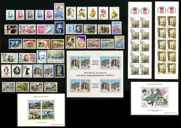 MONACO - ANNEE COMPLETE 1990 - AVEC PREOS, BLOCS, CARNETS -  42 TIMBRES NEUFS ** + 3 BLOCS NEUFS ** + 2 CARNETS ** - Annate Complete