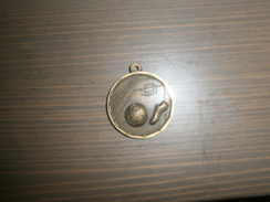 ANCIENNE MEDAILLE FOOT BALL - Francia