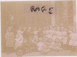 PHOTO ANCIENNE,63,PUY DE DOME,ISSOIRE,ECOLE,PROFESSEUR,CLASSE DE FILLES,FILLE,1900 - Places