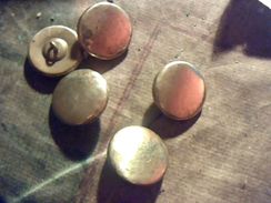 Militaria Lot De 5 Gros  Boutons  Plats En Laiton Uniforme Infanterie Ancien Regime - Boutons