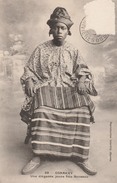 CONAKRY    GUINEE FRANCAISE      Une élégante Jeune Fille Soussou    TB PLAN 1913 - French Guinea