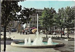 BRUXELLES (1000) : L'entrée De La Rue Neuve Vue Depuis La Place Rogier, Dans Les Années 60. Belle Animation. CPSM. - Bruselas La Noche