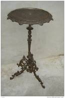 SELLETTE EN FONTE DE FER FIN XIX° / FUT DECOR DE MINERVE / PIEDS TRIPODES /TRES  BEL ETAT - Ironwork