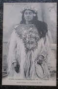 Tahiti Jeune Femme Costume Fete   Cpa Etablissements Français De L'oceanie - Tahiti