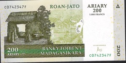 MADAGASCAR P87c 200 ARIARY  2004  CF Signature 7 Issued 2016 UNC. - Madagascar