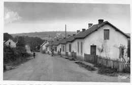 Delcampe - CPSM - La MACHINE (58) - Aspect De La Route De La Meule Dans Les Années 50 - La Machine