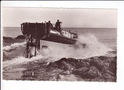 Delcampe - CP BARFLEUR - Le Lancement Du Canot De Sauvetage Des Naufragés - Barfleur