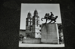 581- Zürich, Hans Waldmann-Denkmal Mit Grossmünster - Wald