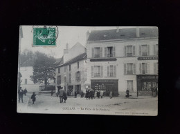 Delcampe - CPA D77 Chelles, Place De La Fontaine - Chelles