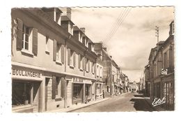 CPA 61 LE MERLERAULT La Grande Rue Boulangerie Droguerie Maisons Peu Commune - Le Merlerault