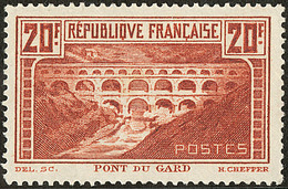 * Pont Du Gard. Papier Blanc. No 262Aa (Maury262Ia), Infimes Rousseurs Au Verso Mais Très Frais Et TB - Other & Unclassified