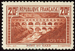 * Pont Du Gard. Dentelé 11. No 262B (Maury 262A), Gomme Glacée Mais Très Frais. - TB - Other & Unclassified