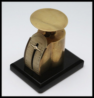 Pèse-lettres. (Archambaud N°167), Modèle à Pression En Bronze Doré, Socle Opaline, Façade Ivoire, échelle 0/100g. - TB - Stamp Boxes
