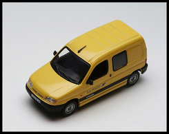 Voitures. Citroën Berlingo 1997, éd. Universal Hobbies. - TB - Contenitore Per Francobolli