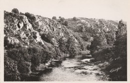 79 - ARGENTON CHATEAU - Les Rochers De Grifférus Sur L' Argenton - Argenton Chateau