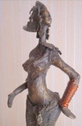 Femme Massaï - SEA DIALLO ,  Peintre Et Sculpteur - Bronze Et Fil De Cuivre - Oeuvre Unique - Bronzen