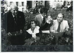 Photo De Presse - Original - Marie LAFORET,  Jean Claude BRIALY, Jean Marie PROSLIER, Vignes De Montmartre, 1977, Scans. - Personalidades Famosas