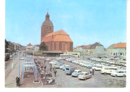 Ribnitz-Damgarten (DDR)-1974-Karl-Marx Platz-Oldtimer-Vintage Cars-Trabant,Wartburg,Scaldia,Framo,Fiat,Skoda,Ikarus-Moto - Ribnitz-Damgarten