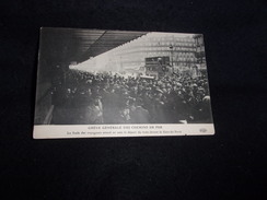 Paris 09. Grève Générale Des Chemins De Fer .La Foule Devant La Gare Du Nord  .Voir 2 Scans . - Staking