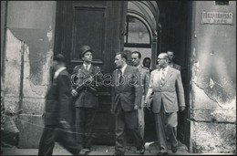 1948 Kádár János (1912-1989) Belügyminiszterként és Münnich Ferenc (1886-1967) Rendőrfőkapitányként Elhagyják A Rendőrsé - Sonstige & Ohne Zuordnung