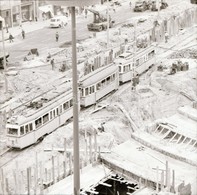 Cca 1972 Budapesti Villamos A Baross Téren, 1 Db Szabadon Felhasználható Vintage Negatív (6x6 Cm) + 1 Db Képeslap (1935) - Sonstige & Ohne Zuordnung