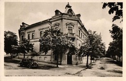 T2 Ipolyság, Sahy; Gimnázium / Secondary School, Automobile - Ohne Zuordnung