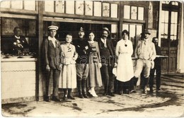 T2/T3 1921 Muzsla, Muzla; Vasútállomás Kantinja, Csoportkép / Canteen Of The Railway Station, Group Photo - Ohne Zuordnung