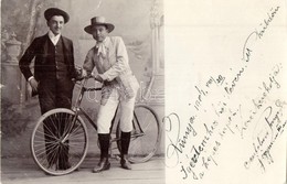 T2 1904 Runya, Rumince; Kerékpáros Műtermi Felvételen / Gentlemen With Bicycle In A Studio. Photo - Ohne Zuordnung