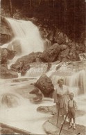 * T2 1921 Tátra, Nyaralók A Vízesésnél / Tourists By The Waterfall. Photo - Ohne Zuordnung