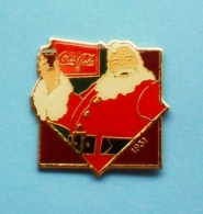 1 PIN'S  //   ** COCA COLA 1931 / PÈRE NOËL ** . (© 1985 Wilson Marketing The Coca-Cola Company) - Coca-Cola