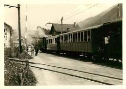 110118 PHOTO Années 1960 1970 SUISSE FRIBOURG BULLE Train Wagon Passage à Niveau - Train Chemin De Fer Gare Locomotive - Bulle