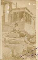 110118  CARTE PHOTO GRECE - 1920 ATHENES  Acropole - Grecque HELLE Assise De Profil - Ruines - Griechenland