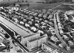 CPSM Dentellé - SOCHAUX (25) - Vue Aérienne Des Cités Du Congo Dans Les Années 50 - Sochaux