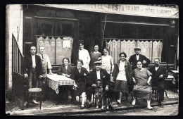 CPA -PHOTO VERITABLE ANCIENNE- FRANCE-  TERRASSE TRES GROS PLAN AVEC BELLE ANIMATION- CAFÉE-RESTAURANT A DETERMINER- - Cafés