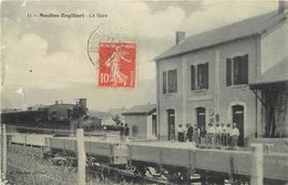 MOULINS ENGIBERT - La Gare.(carte Vendue En L'état) - Bahnhöfe Mit Zügen